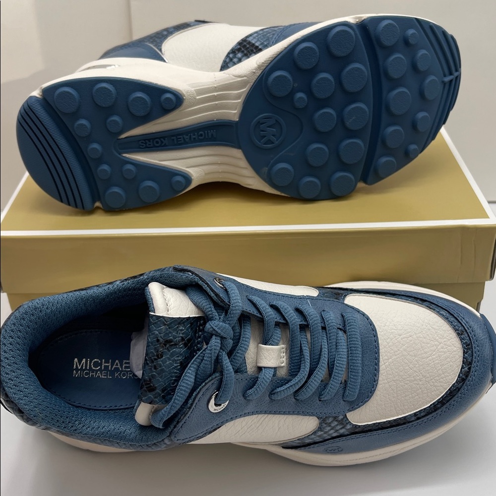 Michael Kors KATRINA WEDGE TRAINER
FAUX LEATHER
49F5KAFS3L
Cornflower - Picture 3 of 16